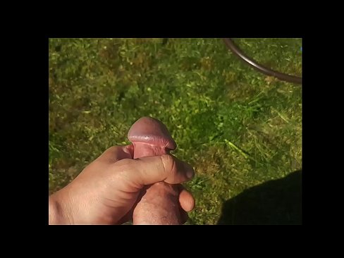 ❤️ Vruća zgodnica jebe svoju ružičastu macu i svršava špricom u ljetnom vrtu ❤️ Porno video u pornografiji hr.analpics.ru ﹏