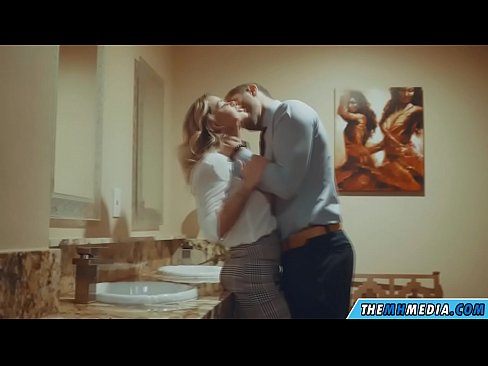 ❤️ Kad te prsata plavuša zavede u javnom zahodu ❤️ Porno video u pornografiji hr.analpics.ru ﹏